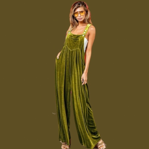 New Wide Leg Velvet Green Boho Jumpsuit
Overalls with Pockets - Picture 2 of 6